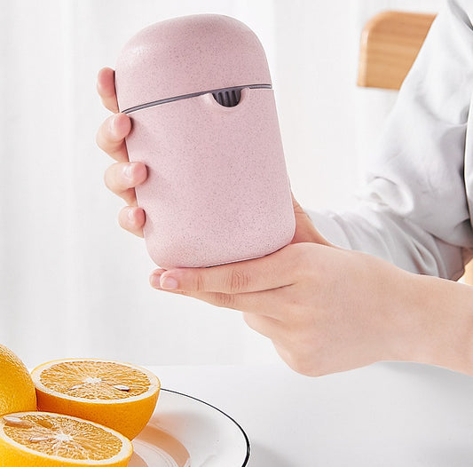 Manual Citrus Juicer – Eco-Friendly Wheat Straw Portable Orange & Lemon Blender